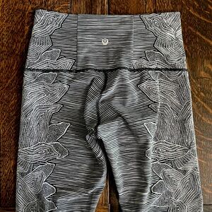 EUC Lululemon Align Leggings size 6